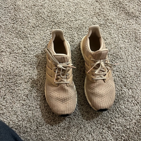 Light Pink Adidas Ultraboost - Picture 4 of 9